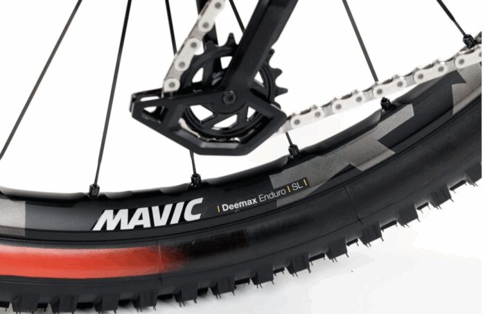 VTT 29" carbone enduro Conor adi orange shimano xt équiper de roues Mavic deemax 29"